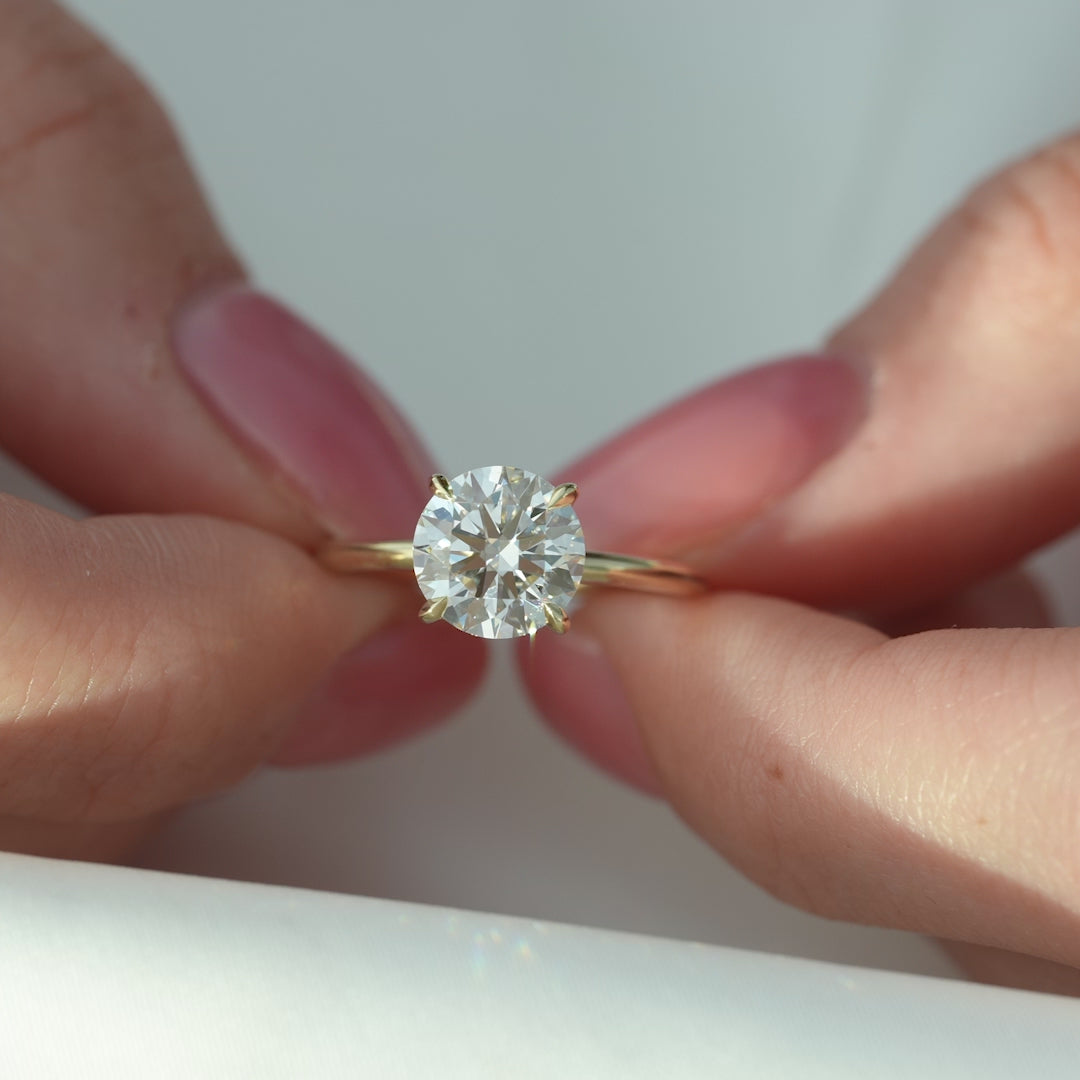 The Kamellie Set With A 2 Carat Round Lab Diamond