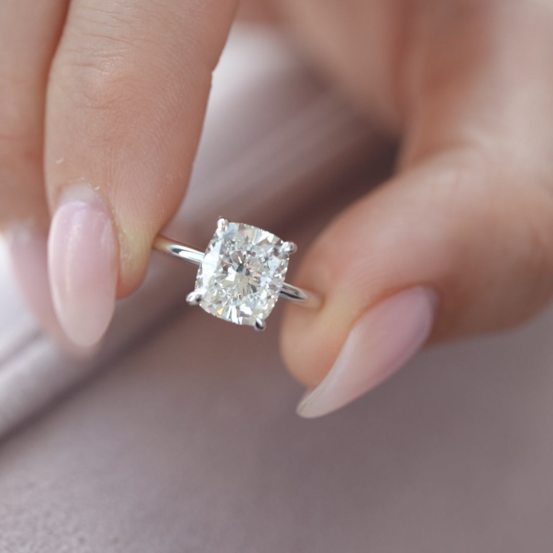 The Low Profile Kamellie Set With A 2 Carat Cushion Lab Diamond