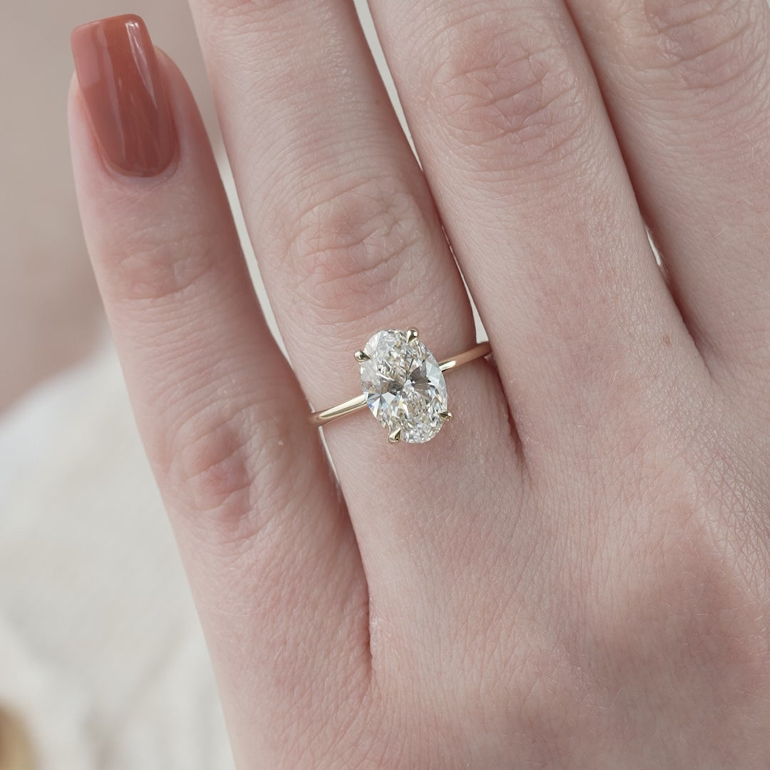 The Low Profile Kamellie Set With A 2 Carat Oval Lab Diamond