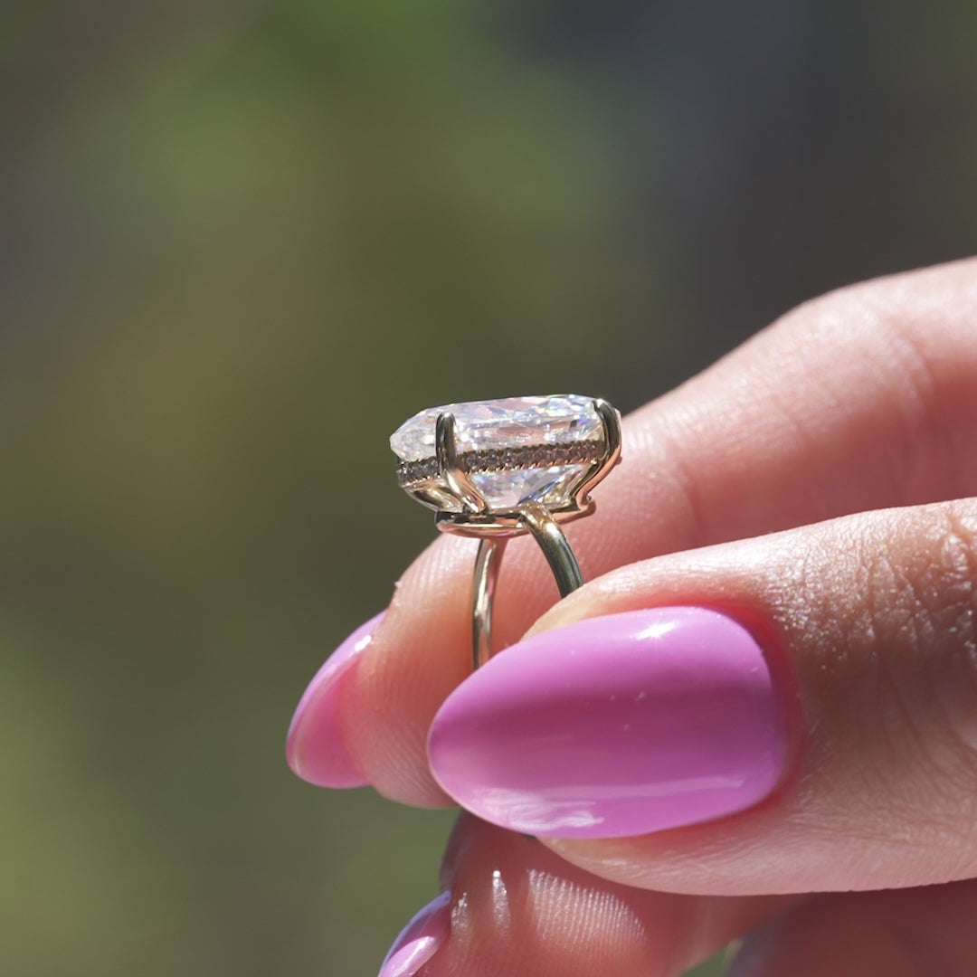 The Low Profile Kamellie Set With A 2 Carat Oval Lab Diamond