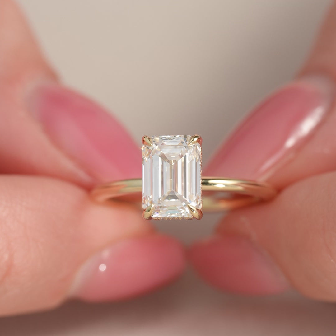 The Kamellie Set With A 2 Carat Emerald Lab Diamond