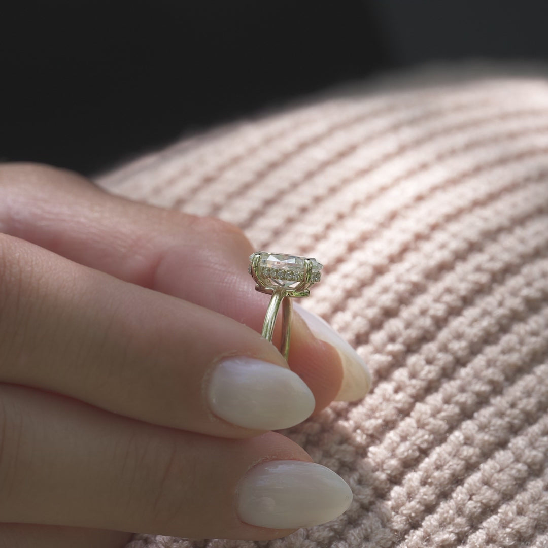 The Low Profile Kamellie Set With A 2 Carat Oval Lab Diamond